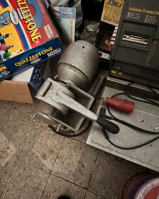 Tritacarne vintage in metallo