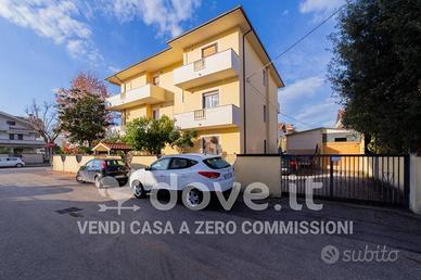 Appartamento di 160 m² con 4 locali e posto auto a