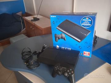 ps3 slim con 2 joystick + 2 giochi