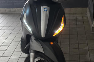 Beverly 350 nero opaco