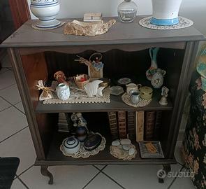 Mobiletto/ libreria bassa in noce, anni 40