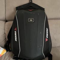 Zaino Dainese con paraschiena integrato