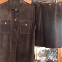 Completo gonna e gilet in pelle scamosciata