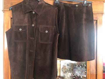 Completo gonna e gilet in pelle scamosciata