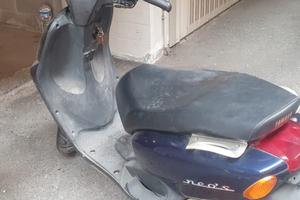 scooter modello 50 Yamaha Neos ovetto