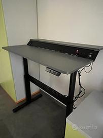 Scrivania regolabile in altezza