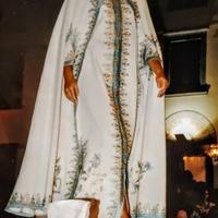 Abito originale della Libia ricamato a mano