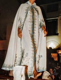 Abito originale della Libia ricamato a mano