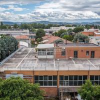 TERRATETTO INDIPENDENTE CON FABBRICATO INDUSTRIALE