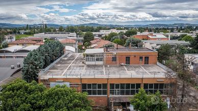 TERRATETTO INDIPENDENTE CON FABBRICATO INDUSTRIALE