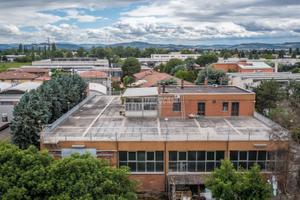 TERRATETTO INDIPENDENTE CON FABBRICATO INDUSTRIALE