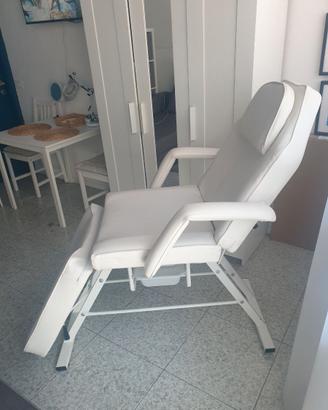 Tavolo per massaggi e cosmetologia