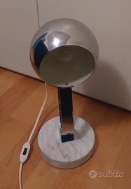 Lampada da tavolo vintage. 