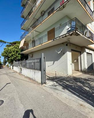 Box / Garage di 20 m² a Capaccio Paestum