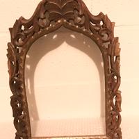 Cornice in legno scolpita