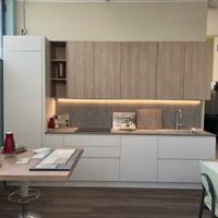Cucina d’esposizione in laminato.
