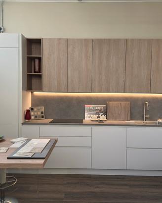 Cucina d’esposizione in laminato.