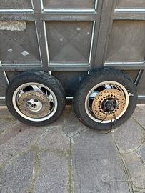 Cerchi e gomme yamaha majesty 250 del 2006