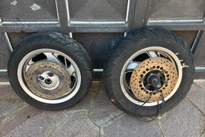 Cerchi e gomme yamaha majesty 250 del 2006