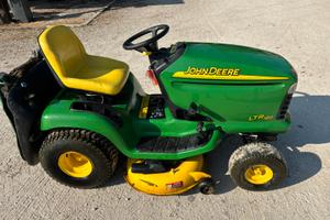 Trattorino tosaerba john deere lyr180
