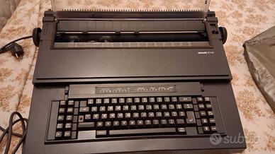 macchina da scrive elettronica Olivetti 