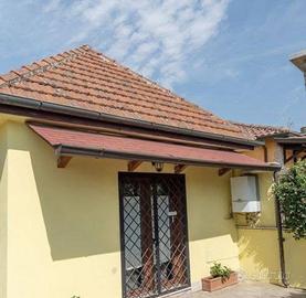 Stanza con bagno in camera in Villino Indipendente