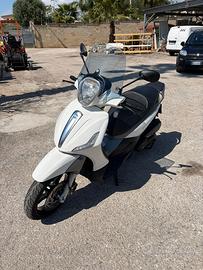 Beverly 350