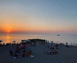 Fronte Eolie, su SPIAGGIA, 2 BAGNI TOTALE RELAX