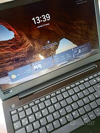 Lenovo V330 15IKB - Notebook Full HD 15,6" Full HD