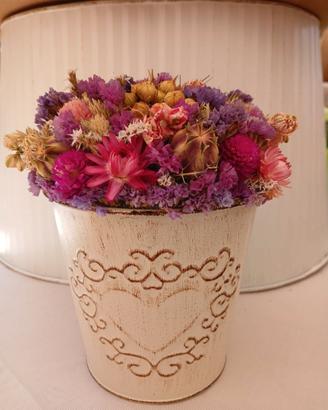 Vaso tondo latta con fiori veri, essiccati