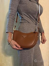 Borsa a spalla Prada Arqué small in pelle