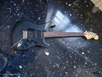 chitarra elettrica e amplificatore