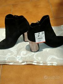 Stivaletti donna Bershka col.nero num .36.