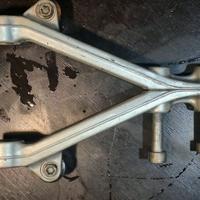 Ktm Duke 690 modello '17,  Y di supporto marmitta