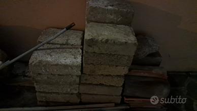  blocchetti  in tufo  