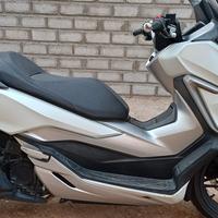 Honda Forza 300 abs deluxe traction control