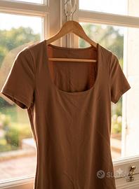 T-shirt Lovable Lovely marrone scollatura profonda