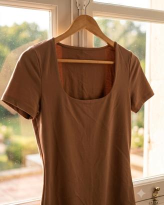T-shirt Lovable Lovely marrone scollatura profonda