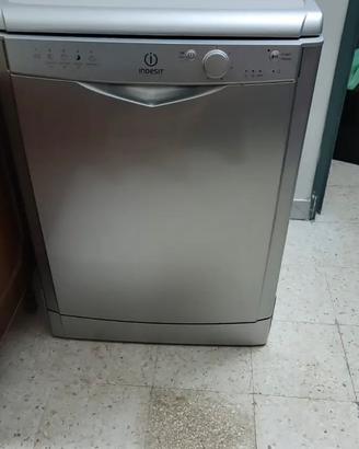 Lavastoviglie indesit