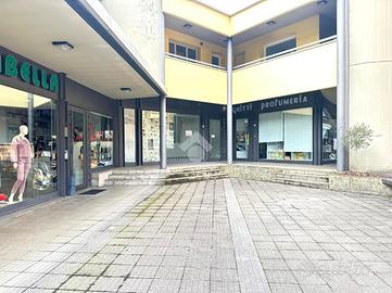 NEGOZIO A DARFO BOARIO TERME