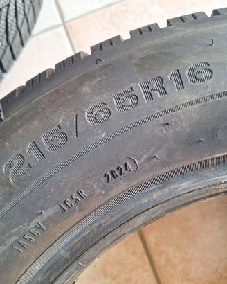GOMME ANTINEVE 215/65 R15 PARI AL NUOVO.