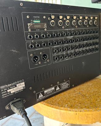 Mixer Roland  M-16 E