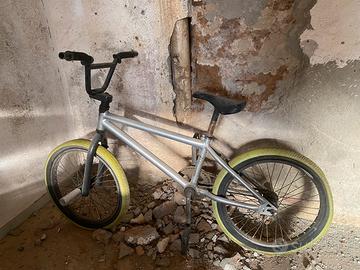 Mountain bike e bmx