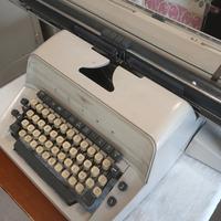 Macchina da scrivere Adler  vintage 