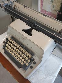 Macchina da scrivere Adler  vintage 
