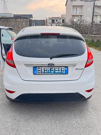 Ford fiesta 1.4 gpl titanium