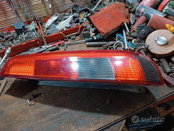 Faro posteriore destro Ford Fiesta 02-05
