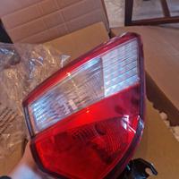 faro destro posteriore Toyota Yaris 