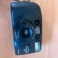 Macchina Fotografica Yashica Zoomate 70.