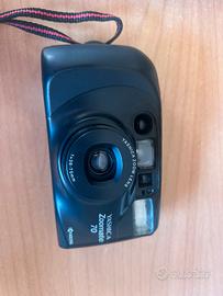 Macchina Fotografica Yashica Zoomate 70.